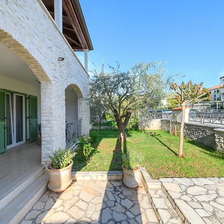 Apartment Graceful In Nature Porec